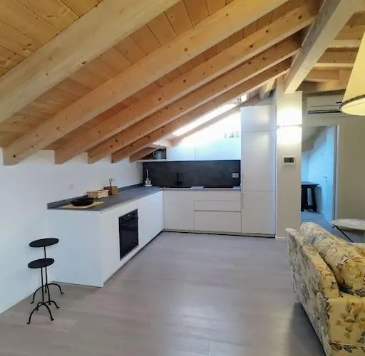 Casa Larius 아파트